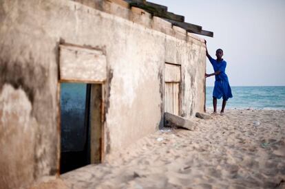 La serie <i>Cambio climático</i>, de Nyani Quarmyne, incluye a este <i>Escolar de Totope</i>, una localidad de Adafoah, en su país, Ghana. Quarmyne está especializado en documentar los problemas sociales y medioambientales de su territorio, como los cementerios tecnológicos.