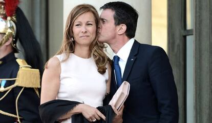 El pol&iacute;tico franc&eacute;s Manuel Valls y su mujer, Anne Gravoin, en junio de 2015. 