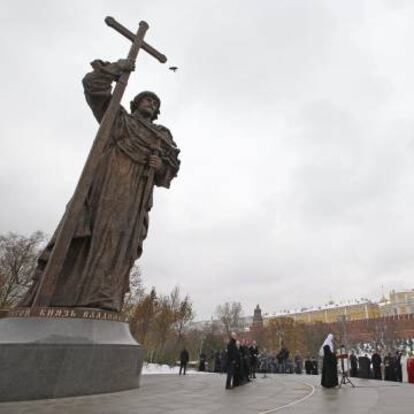 Acto de inauguración del monumento al príncipe Vladímir, este viernes en Moscú.