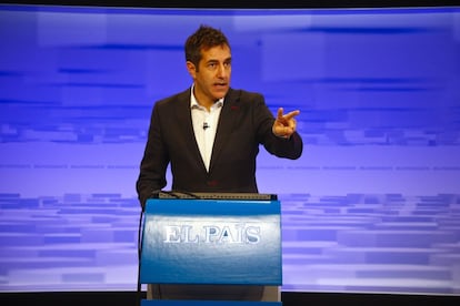 Carlos de Vega en un momento del ensayo general del debate de EL PAÍS