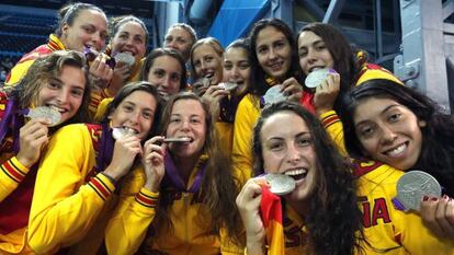 Las españolas, con la medalla de plata
