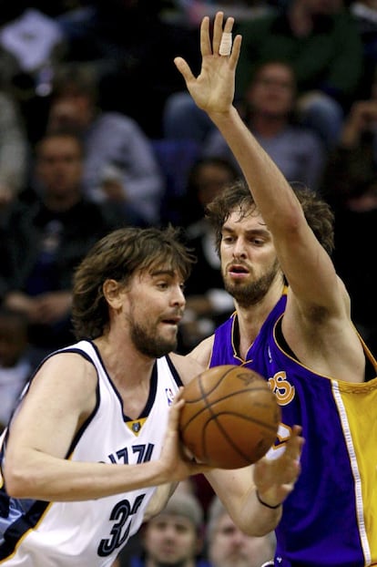 Marc y Pau Gasol, en un Memphis-Lakers.