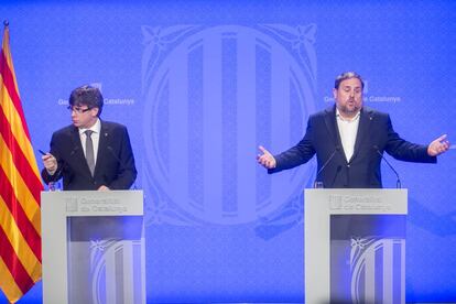 Carles Puigdemont y Oriol Junqueras en el anuncio de la remodelaci&oacute;n de su Gobierno.