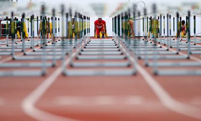 Inicio de la semifinal de 110 metros vallas en la segunda jornada de los Campeonatos del Mundo Junior de la IAAF en Hayward Field, Oregón. 23 de julio de 2014.