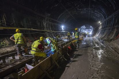 Desde su apertura, ha sido uno de los tramos con mayor movimiento ferroviario. Une las dos estaciones más importantes de la capital. Ese tráfico alto y continuo solo han permitido reformas puntuales o la reparación de averías. Entre 2014 y 2018, se registraron en este tramo 225 incidencias, con una media de 28 trenes afectados y 316 minutos de retraso en cada avería.