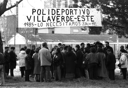 Visita de concejales de IU, con Félix Lópéz Rey a la cabeza, a la zona sur de Madrid.