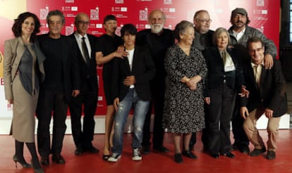 Miembros del reparto de la película 'Los muertos no se tocan, nene', que ha dirigido José Luis García Sánchez sobre un guión de Rafael Azcona