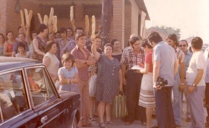 Vecinos de Madrid reivindican la bajada del precio del pan en 1976.