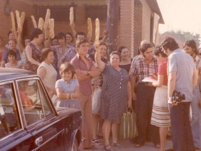 Vecinos de Madrid reivindican la bajada del precio del pan en 1976.