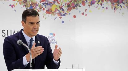 El presidente del Gobierno, Pedro Sánchez, durante una rueda de prensa en la cumbre del G20 en Osaka (Japón).