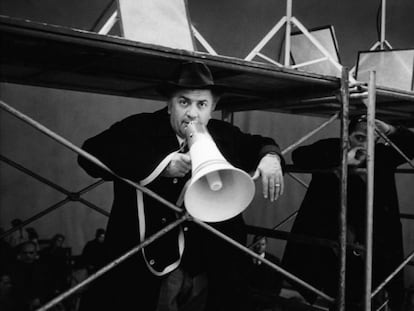 O cineasta italiano Federico Fellini.