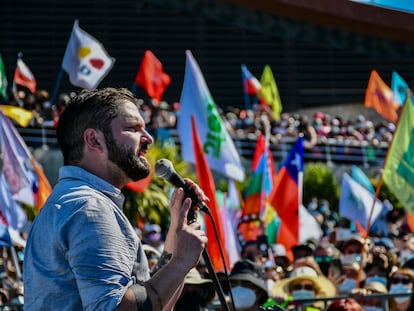 Gabriel Boric, candidato del partido Apruebo Dignidad, este domingo en Antofagasta, Chile.