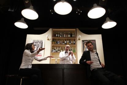 Escena de <i>No es tan fácil,</i> que se representa en la sala Azarte.