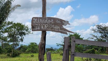 Un letrero anuncia el Mirador del Amor.