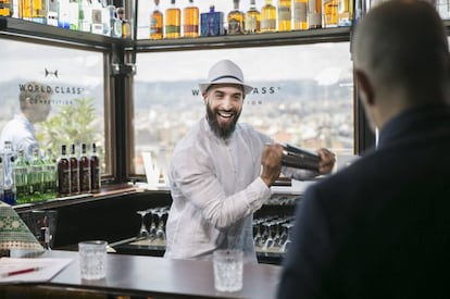 El bartender de orígen cubano Abel López.