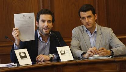 Borja Semper y Ramón Gómez en la rueda de prensa ofrecida esta mañana en el Ayuntamiento de San Sebastián. 