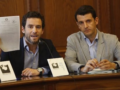 Borja Semper y Ramón Gómez en la rueda de prensa ofrecida esta mañana en el Ayuntamiento de San Sebastián. 