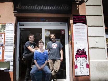 Tres joves de La Ciutat Invisible, cooperativa de Sants, Barcelona.