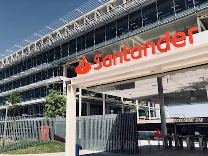 21/07/2020 Imagen de archivo de una sede del banco Santander.  ECONOMIA EUROPA ESPAÑA EMPRESAS  SANTANDER