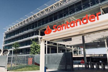 21/07/2020 Imagen de archivo de una sede del banco Santander.  ECONOMIA EUROPA ESPAÑA EMPRESAS  SANTANDER