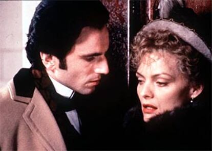 Daniel Day-Lewis y Michelle Pfeiffer, en un fotograma de <i>La edad de la inocencia,</i> de Scorsese.