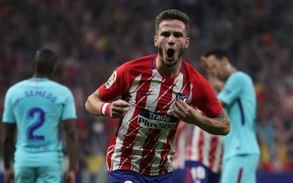 Saúl celebra su gol al Barcelona.