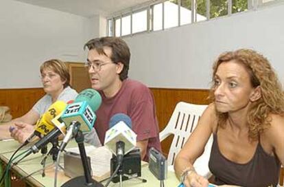 Carmen Martín, Javier de Luis y Lici Cohen, de la Asamblea Ciudadana de Regeneración Municipal.