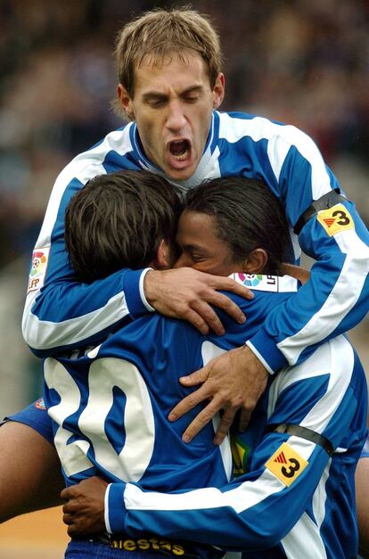 Zabaleta celebra un gol junto a sus compañeros del Espanyol Fredson Camara Pereira y Ferrán Corominas durante un partido de Liga ante el Sevilla.