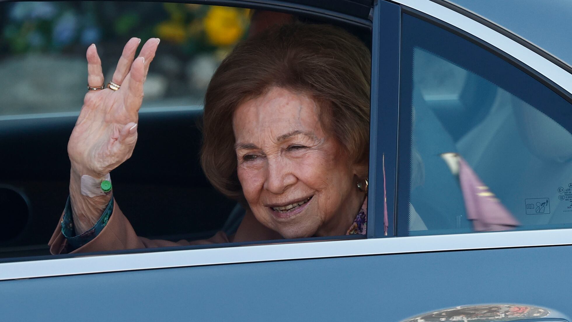 Alerta por el estado de salud de la reina Sofía: sus empleados más leales piden atención a sus hijos 8 Merca2.es Según EnBlau, esto representa un dilema en muchos sentidos