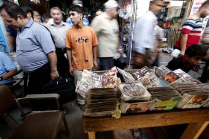 Un puesto ambulante de venta de películas en DVD en el centro de Bagdad.