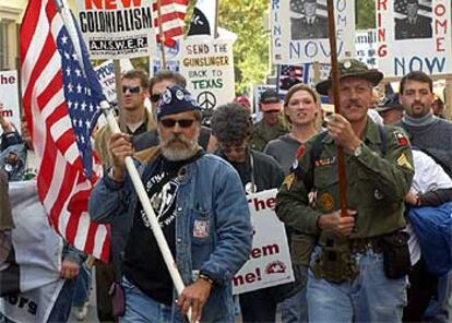 Dos veteranos de Vietnam participan en la marcha contra el conflicto de Irak ayer en Washington.