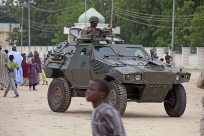 Patrulla del Ejército nigeriano en Maiduri.