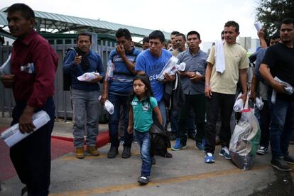 Inmigrantes indocumentados liberados este jueves en Texas.