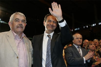 El presidente del Gobierno, José Luis Rodríguez Zapatero, junto al presidente de la Generalitat, Pascual Maragall, en el acto celebrado en Girona.