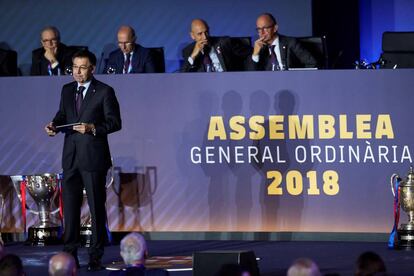 El president del Barça, Josep Maria Bartomeu, durant l'assemblea.