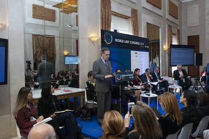 Mesa de debate Derecho de defensa: la abogacía ante los nuevos equilibrios locales y globales, en la que intervenía José María Alonso, decano del ICAM.