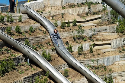 La ladera de los toboganes, en Madrid Río.