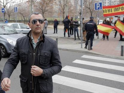 Uno de los acusados del asalto de un grupo de extrema derecha a la librer&iacute;a Blanquerna de Madrid en 2013 en Madrid, a su llegada a la cuarta sesi&oacute;n del juicio en la Audiencia Provincial de Madrid.