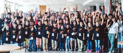 Un grupo de los ni&ntilde;os participantes en la Semana de la Programaci&oacute;n.