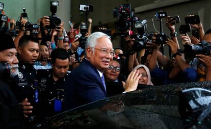 Najib Razak, a la salida del juzgado en Kuala Lumpur.