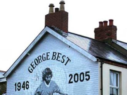 Un mural en una casa recuerda al jugador desaparecido.