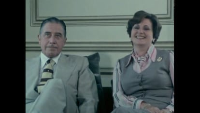 Augusto Pinochet y su esposa, Lucía Hiriart, en Impresiones de Chile.