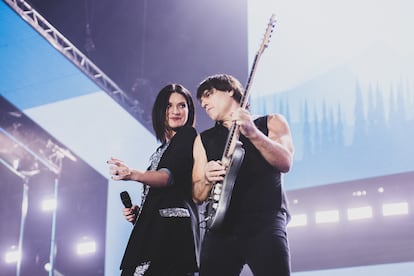 Laura Pausini y Paolo Carta, durante un concierto en Turín el 26 de octubre de 2018.