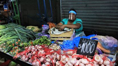 Lo Valledor, el principal mercado mayorista de Chile, continuó la venta al público durante esta emergencia de salud con todas las medidas de protección para los colaboradores y la comunidad.