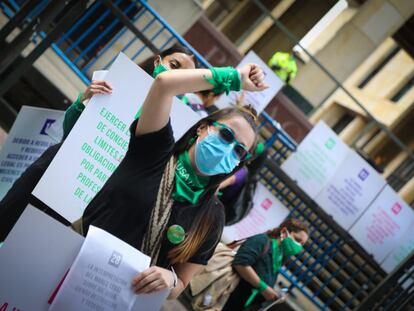 Una manifestación a favor del aborto frente a la Corte Constitucional, en Bogotá, en noviembre de 2021.