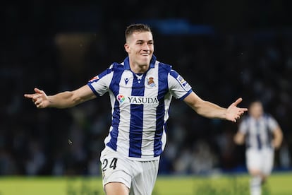 Sucic celebra su gol ante el Atlético este domingo en el Reale Arena, en San Sebastián.