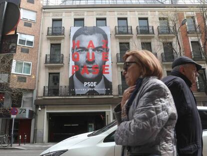 Cartel electoral del PSOE con el lema 'Haz que pase'. 