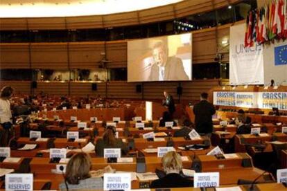 El presidente de Telefónica habla en la tribuna del Parlamento Europeo con motivo del Día de la Competitividad.