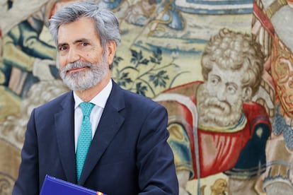 El presidente del Tribunal Supremo y del Consejo General del Poder Judicial, Carlos Lesmes, durante su audiencia con el rey Felipe VI para hacerle entrega de las memorias anuales de 2021, el miércoles.