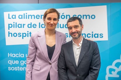 Los ministros de Sanidad y Derechos Sociales, Mónica García y Pablo Bustinduy, este jueves en la sede de ambos ministerios.